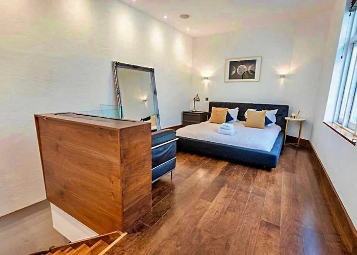 Finest Retreats - King Charles House